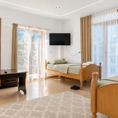 Bar Tirana 4*