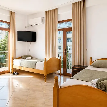 Bar Tirana 4*