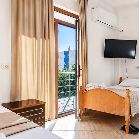 Bar Tirana 4*